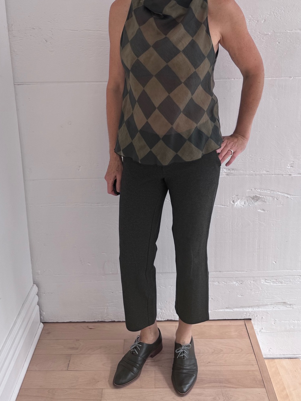 Slim Cropped Ankle Pants in Charcoal